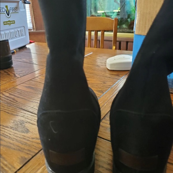 PROCE DROP!! NWOT UGG Collection Black suede boots sz 7 - Picture 4 of 5